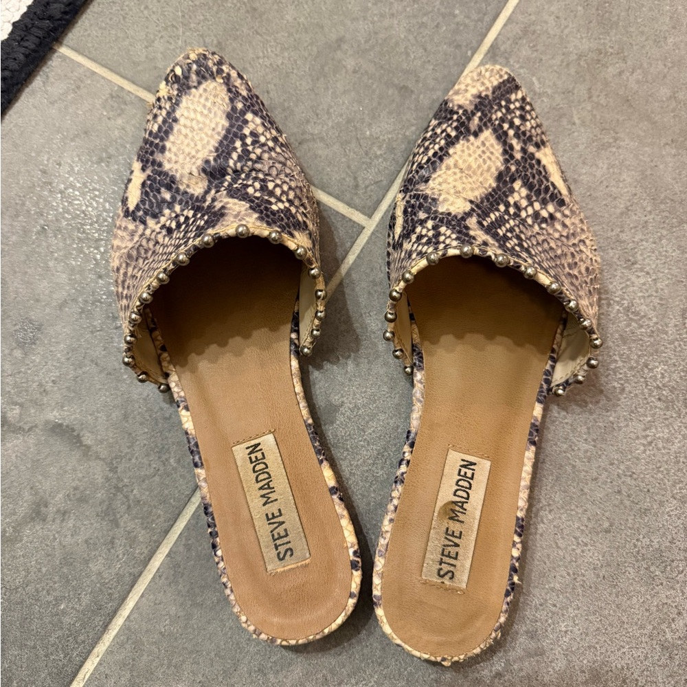 Well worn Steve Madden flats